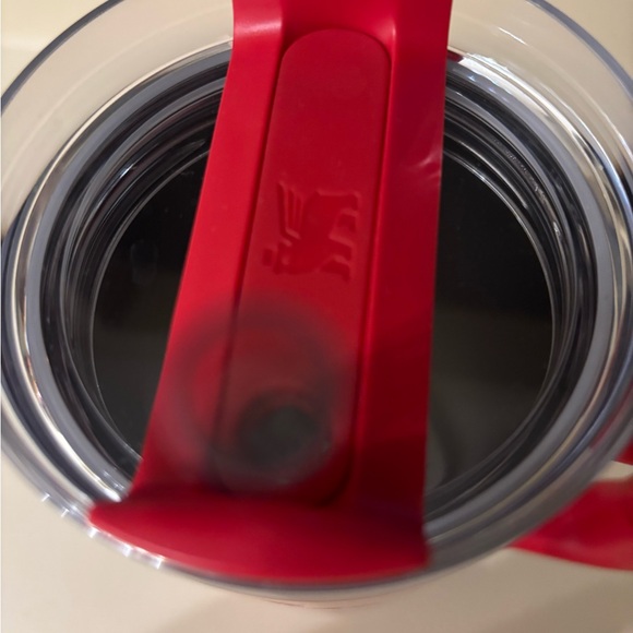 Stanley Crimson Travel Mug with Handle - Picture 3 of 4